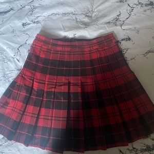 Plates skirt
